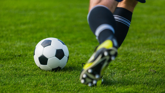 Czy wiedza żywieniowa wpływa na skład ciała piłkarzy? - analiza makrocyklu treningowego